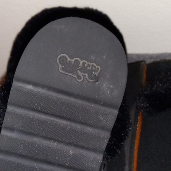 Coach - Picture 7 of 7